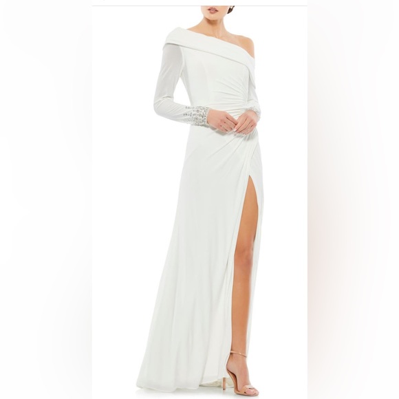 Mac dugal One-Shoulder Long Sleeve
Jersey Gown - Picture 2 of 3